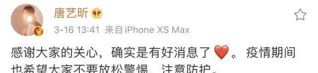 唐艺昕素颜出镜曝孕期最爱的运动,趴在水里孕肚隐