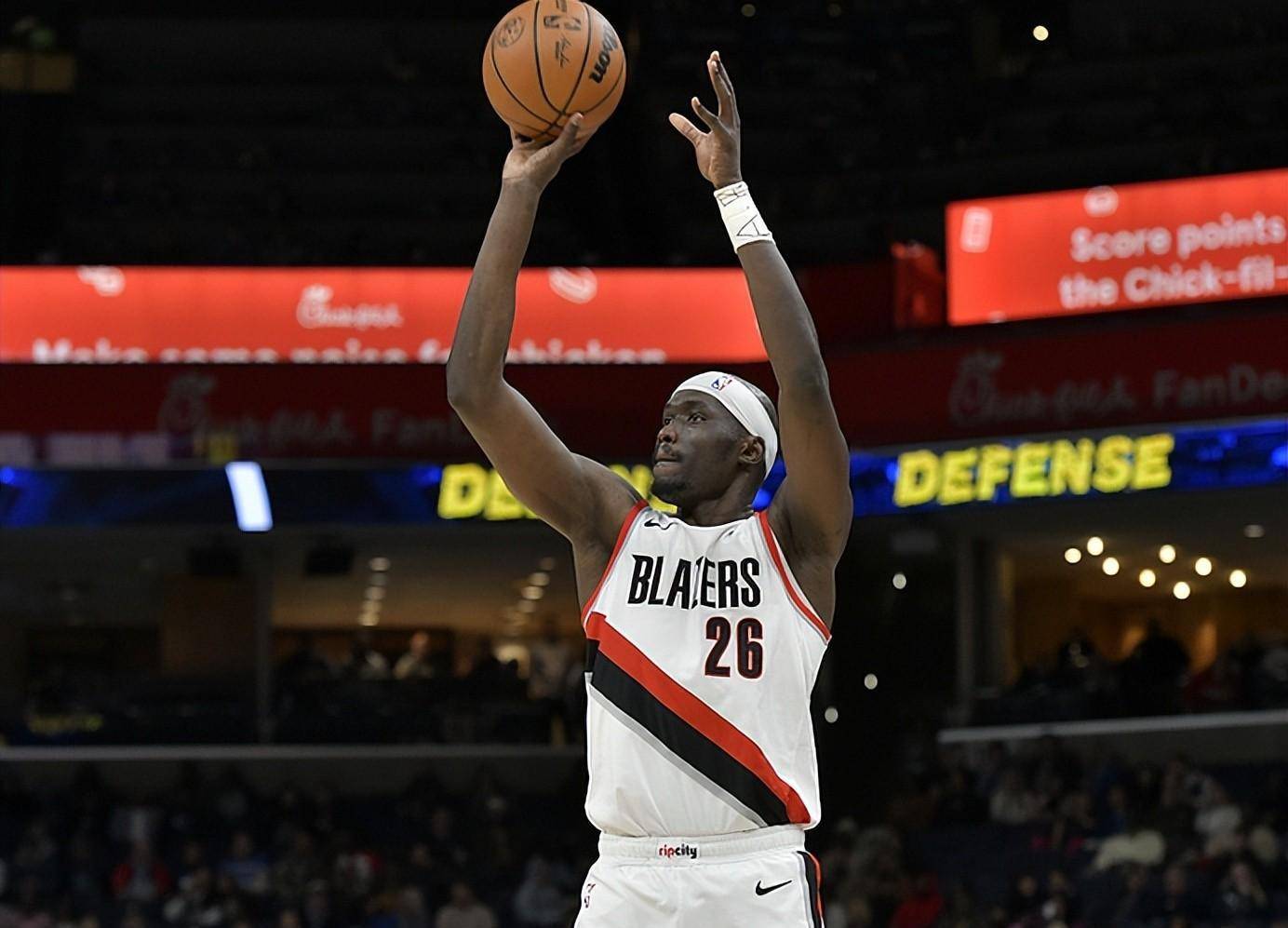 西部排名又乱了:前三差距缩小,勇士反超湖人,独行侠掉到第8_比赛_国王