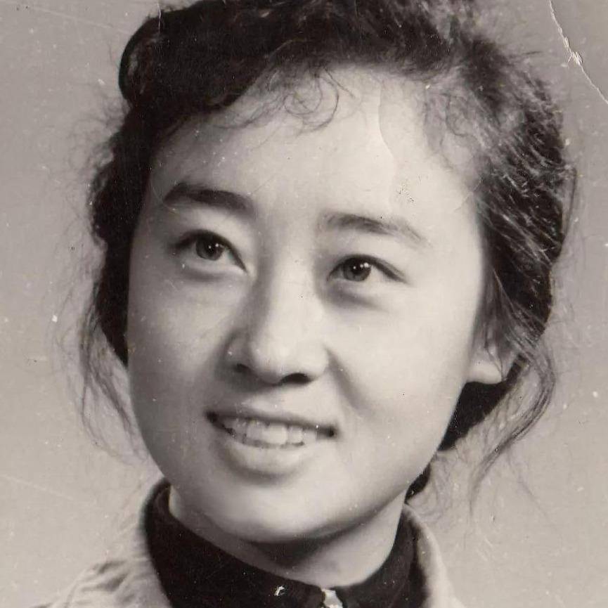 央视主持人张悦:退休后又被邀请重返岗位,今72岁被称为最美姥姥_工作