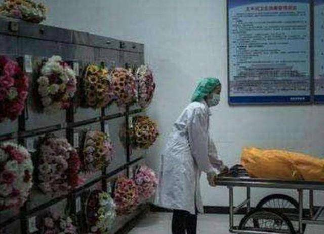 原创火葬场搬尸工即使搬运高层住户也必须走楼梯且全程不能停歇