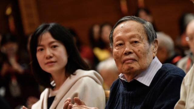 杨振宁对翁帆说:我去世后,鼓励你再婚,翁帆十三字回复让人动容_世界