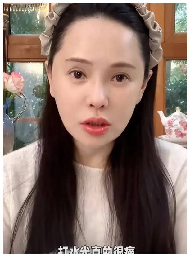 56岁伊能静,跨国求美,勇敢直面医美疼痛,水光针下展露真颜.