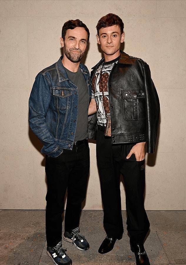 穿高跟鞋太个性,黑皮衣超酷_daly_时尚_奥运会