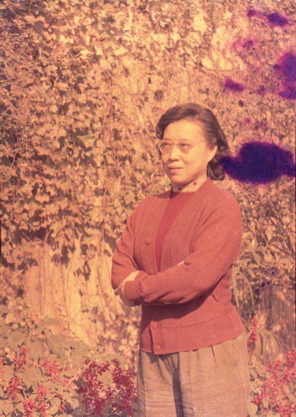 原创妻子萧珊去世后巴金将骨灰放在枕边33年伉俪情深令人赞叹