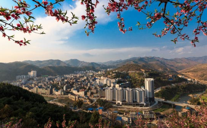 西林县,隶属于中华人民共和国广西壮族自治区百色市,位于广西最西端