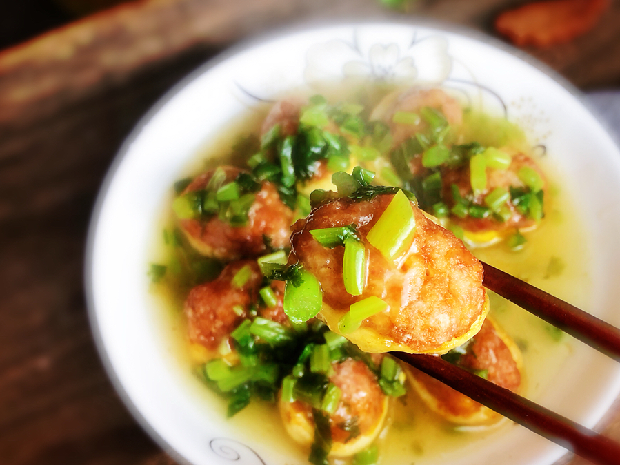 鸳鸯蛋不红烧也不清蒸,只需加点它,比清蒸有味比红烧鲜美,好吃_雪里蕻