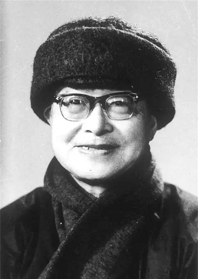 沈从文转入精神病院,张兆和从不探望,临终前他对妻子说:对不起_胡适