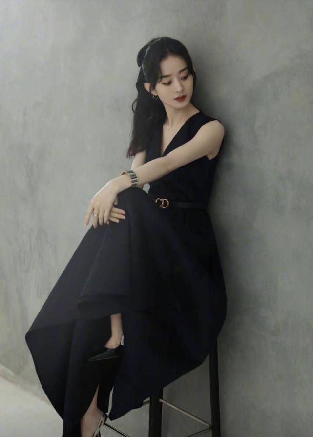 赵丽颖黑色长裙亮相美出新高度,有翡走上国际,王一博赵丽颖cp感强