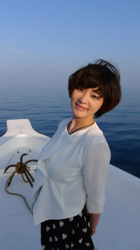 央视"美丽"女主持人胡蝶:导演老公比她大12岁,如今生活怎么样_婚姻