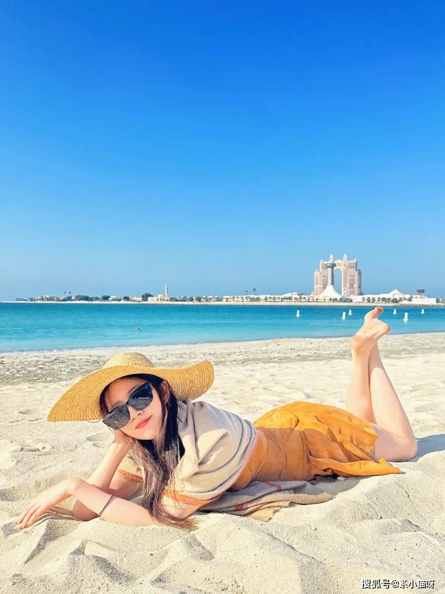 刘亦菲黄裙亮相海滩,美照曝光后网友直呼:女神太美!_照片_工作_自然