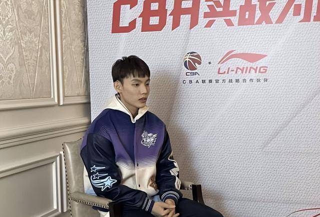 今天下午,广东宏远核心后卫徐杰接受新华社记者专访,谈及了自己目前