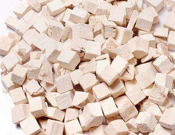 2,葛根粉也能够起到一定的丰胸美体的功效,而且对于老年人来说适当的