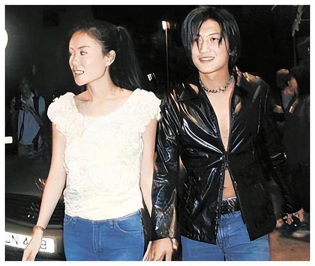 谢霆锋对张柏芝的感情已超出喜欢深情缠绵不可自拔