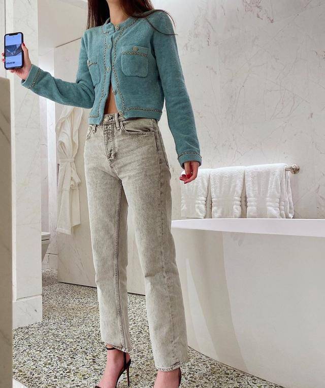 穿蕾丝裹胸秀a4腰_法图麦_李勇_自拍