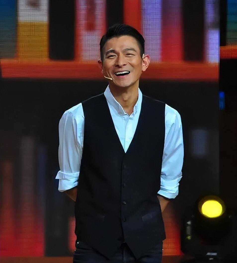 人民大会堂的镜头,成了明星的"照妖镜",刘德华吴京对比太明显_周迅