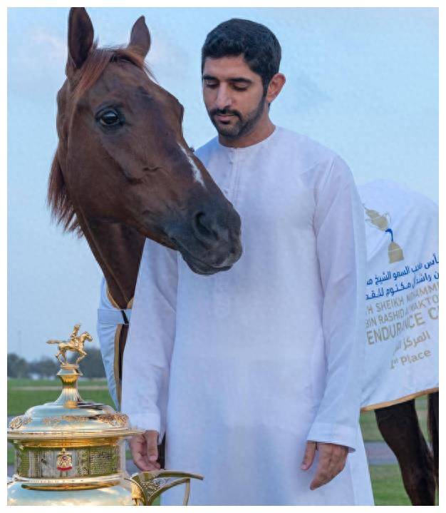 哈曼丹_儿子_穿着