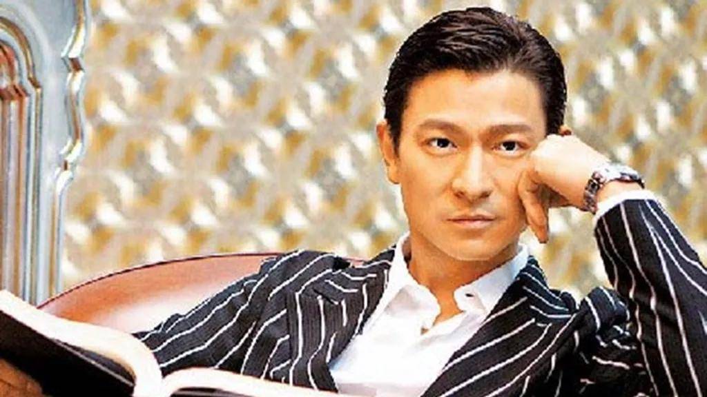 总之,这起刘德华床下惊现粉丝的事件引起了人们对娱乐圈粉丝追星疯狂