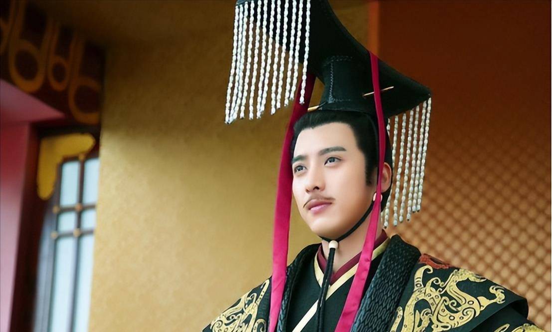 相士跪求皇帝别出宫,皇帝大怒:回来就杀你,相士:你回不来了_杨坚_卢太