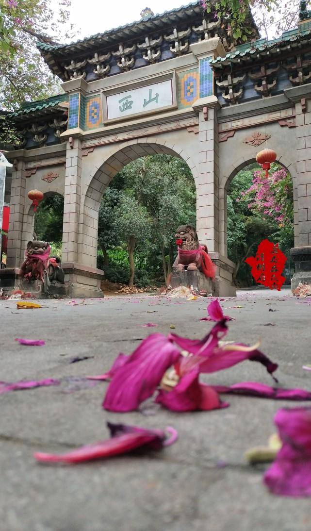 原创桂平西山一张旧照讲西山门牌楼的故事我的旧模样也很酷