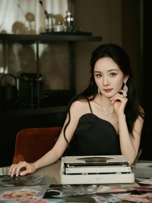 原创绝色大幂幂37岁妖娆撩人性感饱满引无数惊叹