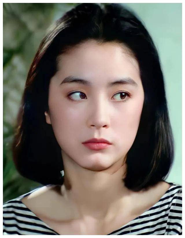 林青霞的故事告诉我们,爱情并非尽善尽美,其中充满曲折