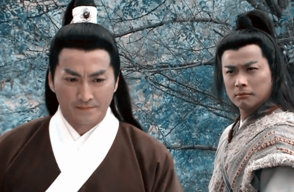 南侠展昭与白眉大侠徐良对战,谁会更胜一筹?二人不在一个级别