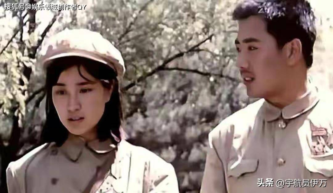 一夜爆火,陈国军名声大起,各种电影资源应接不暇的递到他的手中,而