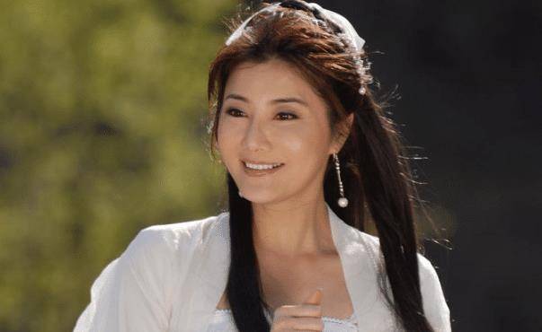 本来要做舞蹈家的杨丽菁,却意外成了演员,如今经营着瑜伽事业_时候