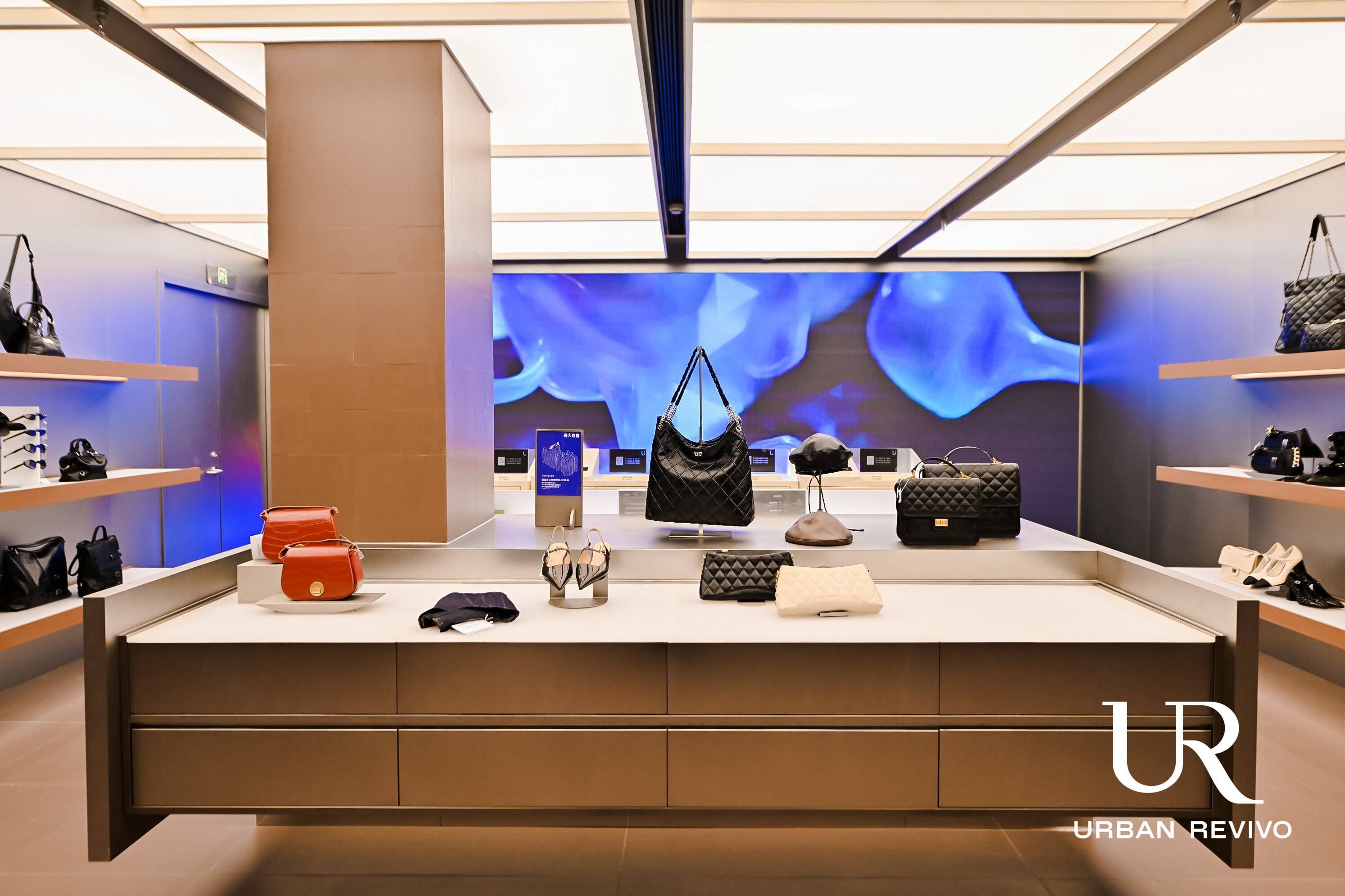 2006年,ur在广州正佳广场开设了其首家店铺,占地面积超过1000平方米