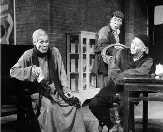 演了400场《茶馆》,晚年却成老年痴呆,还记得老戏骨于是之吗?