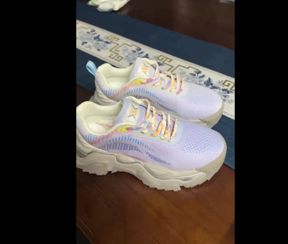 彩虹鞋,阳光下色彩斑斓_鞋子_生活_变化