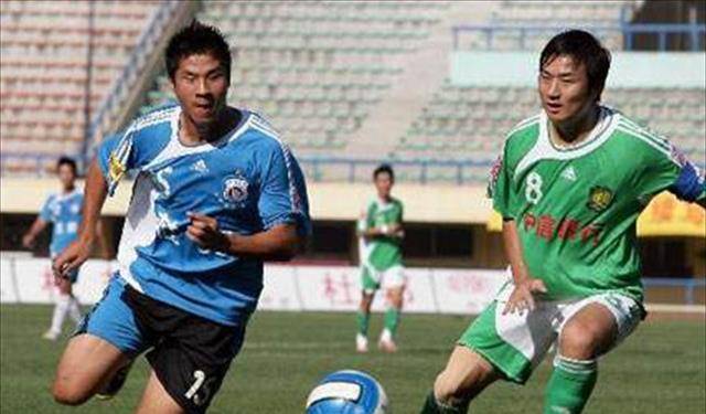 原创杨璞看上小11岁美妻长腿拒为70万踢假球现扎根青训