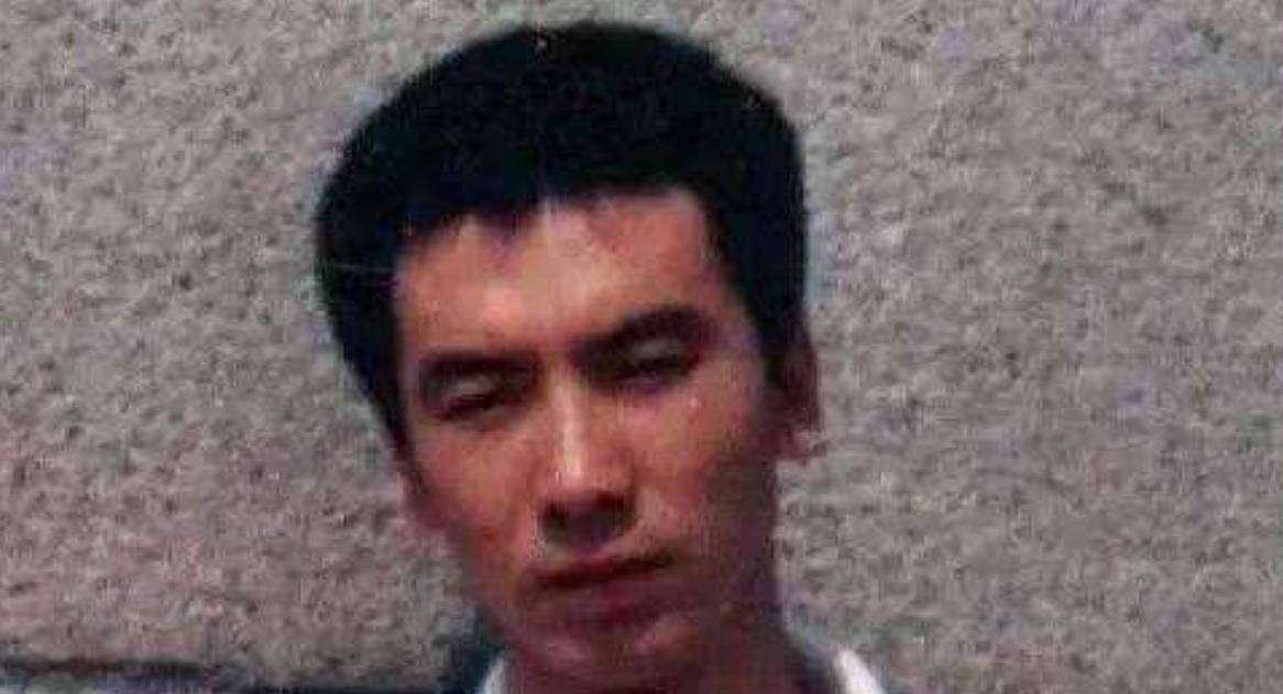 原创流浪汉身扛过肩龙曾遭人拍照嘲笑网友30年前你还敢笑他
