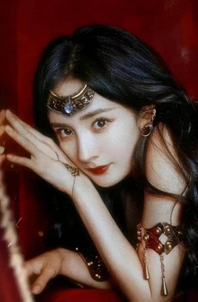 演艺圈中的狐狸眼女星魅力独特令人着迷