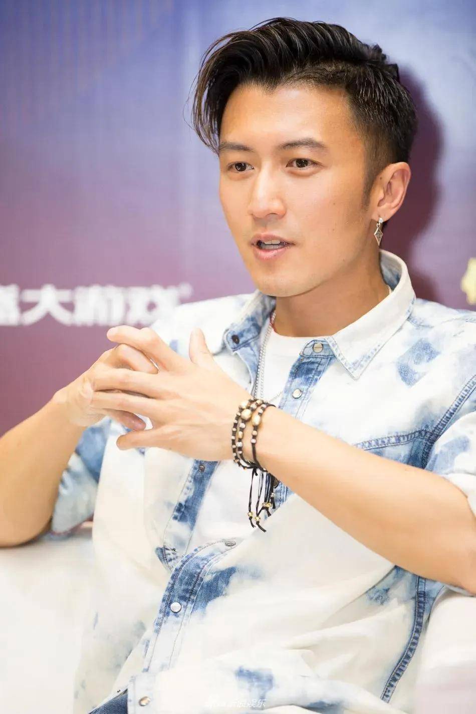 1980年的谢霆锋出生在香港演艺世家,父亲谢贤是60至80年代红极一时的