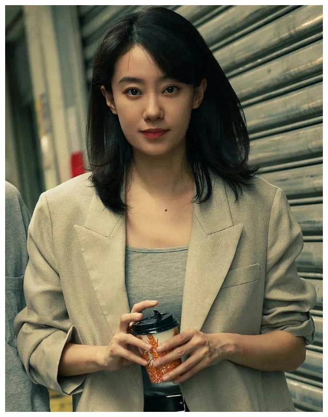 张小斐37岁登场,内娱地位凸显,魅力全开!_合作_成功_传奇