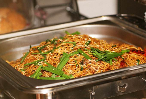 自助餐最"坑"的4类食物,内行人一样都不会吃的_主食_因为_蛋糕