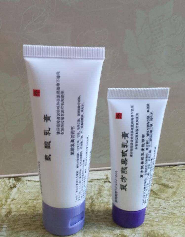像药店里常卖的复方甘草黄铜乳才14块钱,其次现在爆火的网红产品喜辽