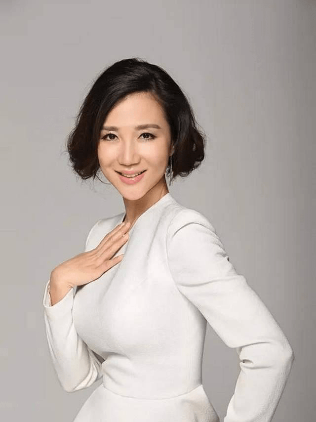 阿朵:湘西走出的人间水蜜桃,才华与魅力并存,她是如何征服全国的?