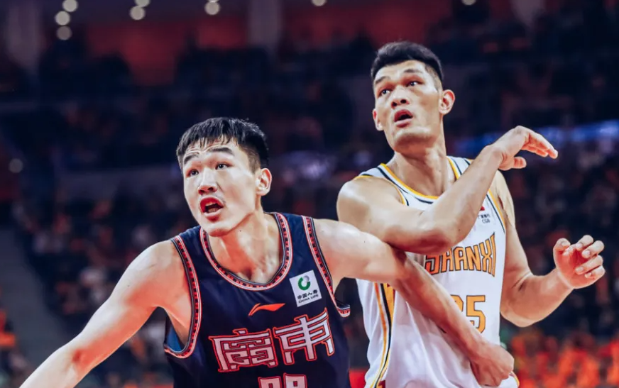 广东宏远2.15米防守大闸满血归来.