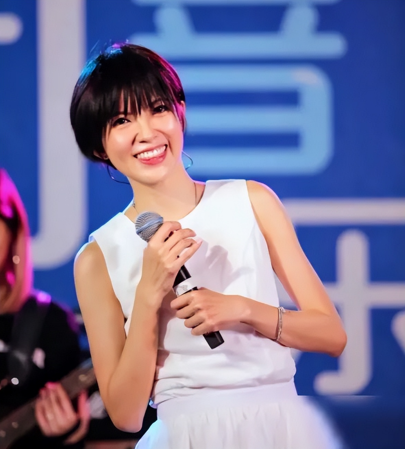 歌手郭美美23岁出道24岁走红当红时患病被同名炫富女拖累
