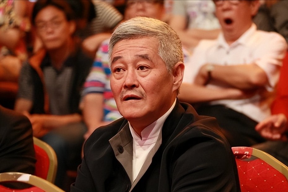 赵本山参加好友追悼会!只待两个小时紧急回京,正好赶上女儿生子