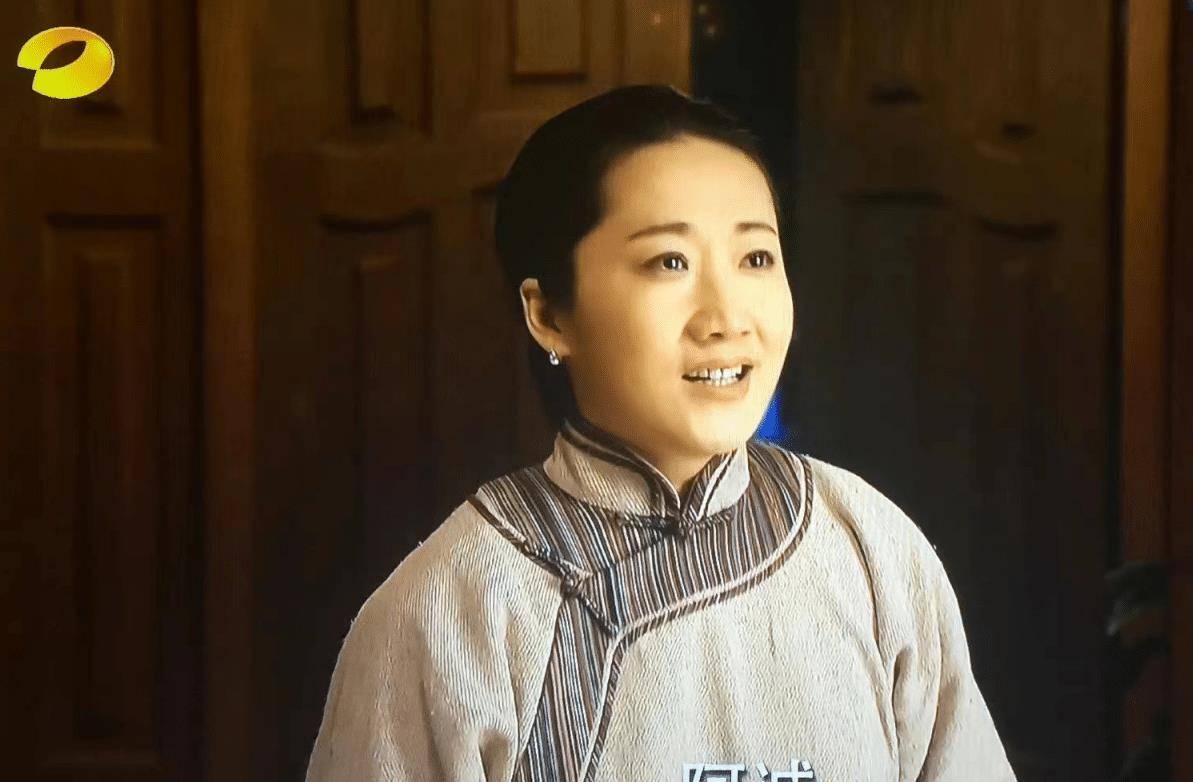 《伪装者》剧照曾经在郭虹还未出圈时,有朋友劝她合伙开公司,她以自己