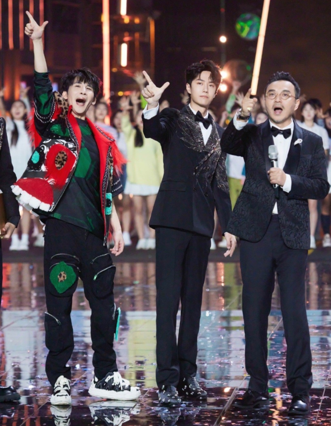 汪涵这些年除了发展事业之外,自己的家庭也非常的美满,他和同为主持人