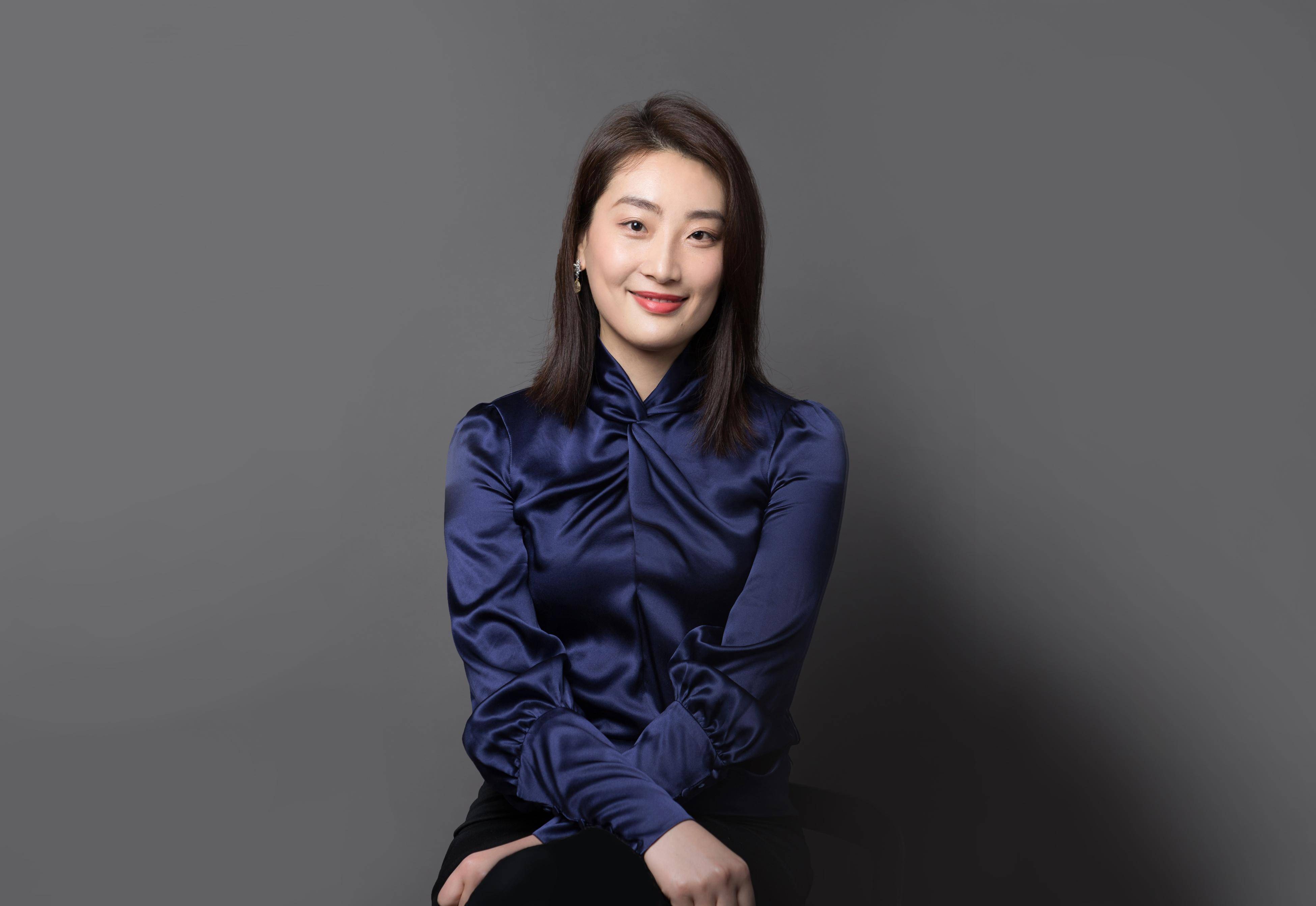 42岁的宗馥莉至今未婚,早在2021年宗馥莉就出任集团副董事长兼总经理