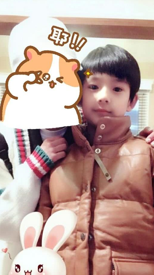 潘粤明释然了,董洁又美回来了,9岁儿子顶顶,很开心!_妈妈_爸爸_成长