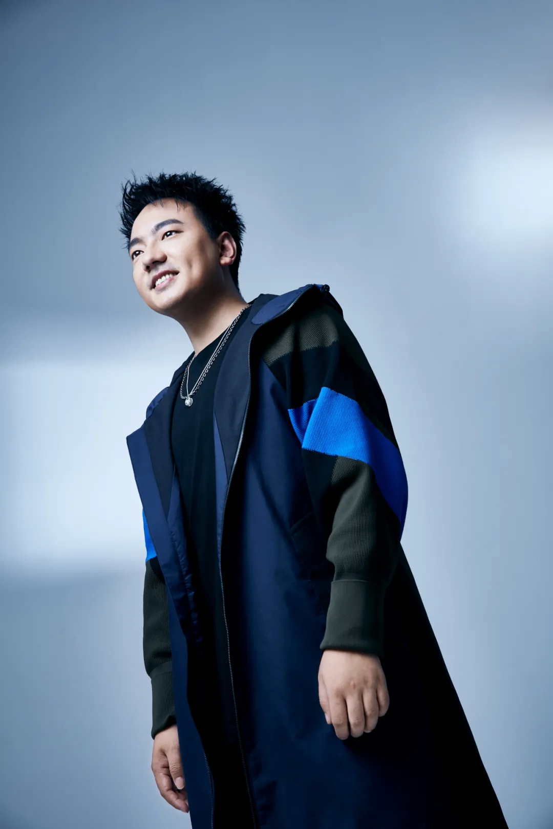 海来阿木:30岁登春晚,演出结束给女儿扫墓,是好歌手也是好爸爸