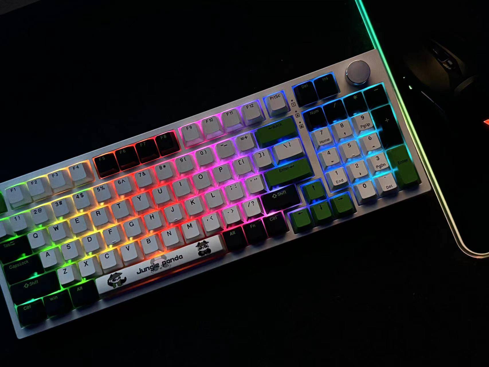 春暖花开，熊猫粉丝的我，入手了这块丛林熊猫键盘