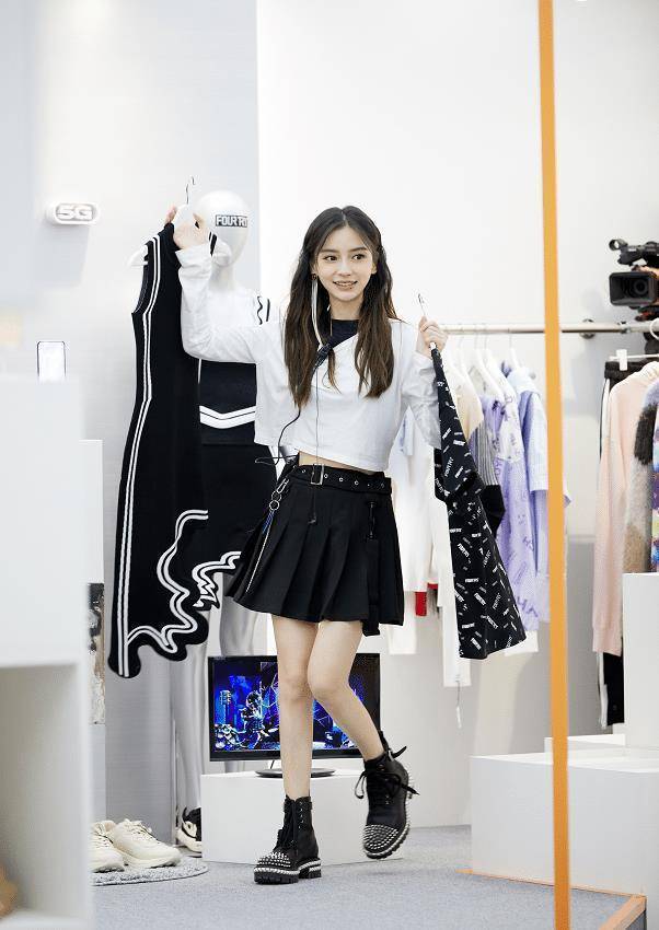 baby早期旧照,还没与黄晓明结婚的她,这混血感太强了_杨颖_活动_黑色