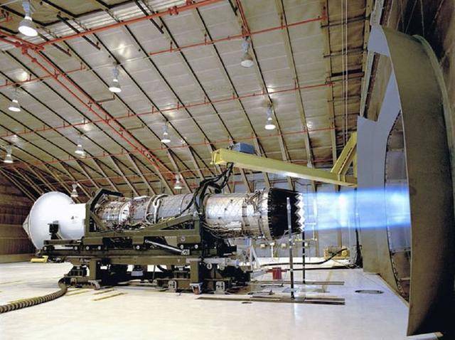 俄罗斯对于nk-32发动机的态度相当正常,毕竟俄罗斯能在苏联解体后依旧